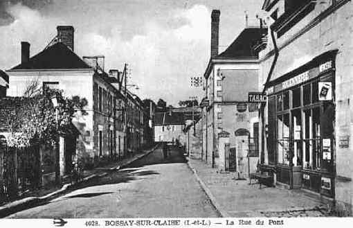 Carte postale, vue de la rue du Pont à Bossay-sur-claise