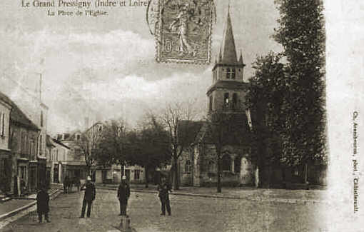 Carte postale Le Grand Pressigny Place de l'Eglise